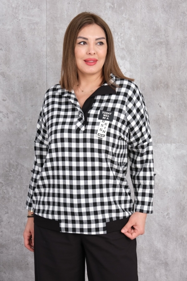  This plus-size womens blouse is black with a modern checkered pattern. The blouse is made of 65% cotton, 30% polyester, and 5% elastane, providing comfort and flexibility. This product, as seen on the model, is available in sizes 42, 44, 46, and 48. With long sleeves and a buttonless front, this blouse is an ideal and stylish choice for daily wear.