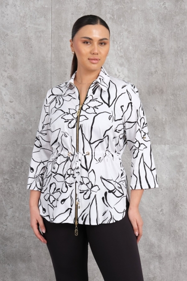  This plus-size womens blouse stands out with its black color and elegant design. The blouse features floral patterns on both the front and back. It is available in sizes 42, 44, 46, and 48. The fabric composition is 65% cotton, 30% polyester, and 5% elastane. The zipper detail on the front and the drawstring at the waist provide both style and comfort.