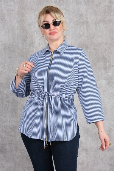  This plus size womens blouse offers an elegant and comfortable choice. The navy color exudes sophistication, and it is made from a fabric content of 65% cotton, 30% polyester, and 5% elastane. Available in sizes 42, 44, 46, and 48. It features a practical zipper detail in the front and an adjustable drawstring at the waist. This blouse can be chosen for both casual wear and special occasions.