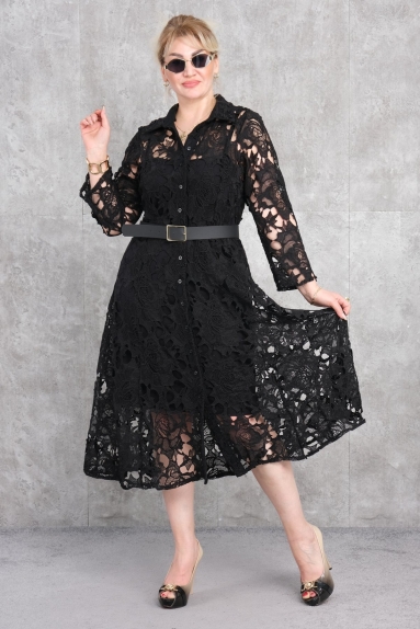  This elegant black dress is specially designed for plus-size women, available in sizes 50, 52, 54, and 56. The dress is made of 65% cotton, 30% polyester, and 5% elastane. Lace details on the front and back of the dress add a touch of elegance. With its long sleeves and belted design, it can be comfortably worn for daily or special occasions. The sophistication of the black color guarantees grace in every setting.