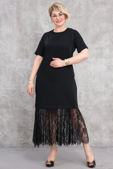  This elegant black dress is specially designed for plus-size women, offering sizes 50, 52, 54, and 56. The fabric content is 65% cotton, 30% polyester, and 5% elastane, ensuring both comfort and stretch. The top part of the dress features a plain and simple design, while the lace details on the lower part add a touch of sophistication. The tie-back detail at the back adds dynamism and elegance to the dress. It can be worn for various occasions, from casual outings to special events.