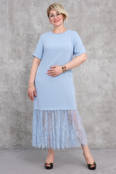  This stylish and elegant blue dress is designed for plus-size women and is available in sizes 42, 44, 46, and 48. The fabric composition consists of 65% cotton, 30% polyester, and 5% elastane. The front of the dress features a simple and sleek design, while the back has a lace-up detail and a delicate lace hem. Ideal for both casual wear and special occasions, this dress offers a comfortable and chic look.