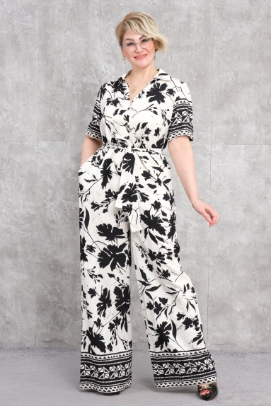  This plus-size womens jumpsuit features an elegant and stylish look with its classic white color and black floral patterns. Available in sizes 40, 42, and 44. The fabric content, consisting of 65% cotton, 30% polyester, and 5% elastane, ensures comfort and flexibility. Its short sleeve details, modern patterned cuffs, and wide-cut design offer comfort for daily wear.