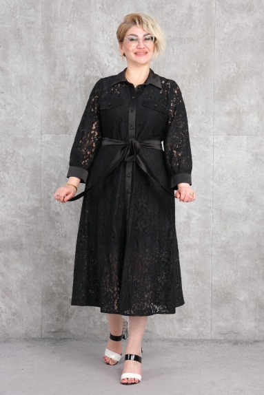 Bu siyah süper büyük beden kadın elbisesi, şıklığını ve rahatlığını bir arada sunar. İçeriğinde %65 pamuk, %30 polyester ve %5 elestan bulunan bu elbise, yumuşak ve esnek dokusu ile dikkat çeker. Önünde düğme detayları ve iki cep bulunan elbise, zarif dantel işçiliği ile öne çıkar. Bel kısmındaki kuşak detayı, vücut hatlarınızı vurgularken, bileklerdeki manşet detayları elbiseye klasik bir hava katar. Beden seçenekleri arasında 50, 52, 54 ve 56 bulunmaktadır. Şık ve konforlu bu elbise, her mevsimde ve her özel günde giyilebilecek ideal bir parçadır.