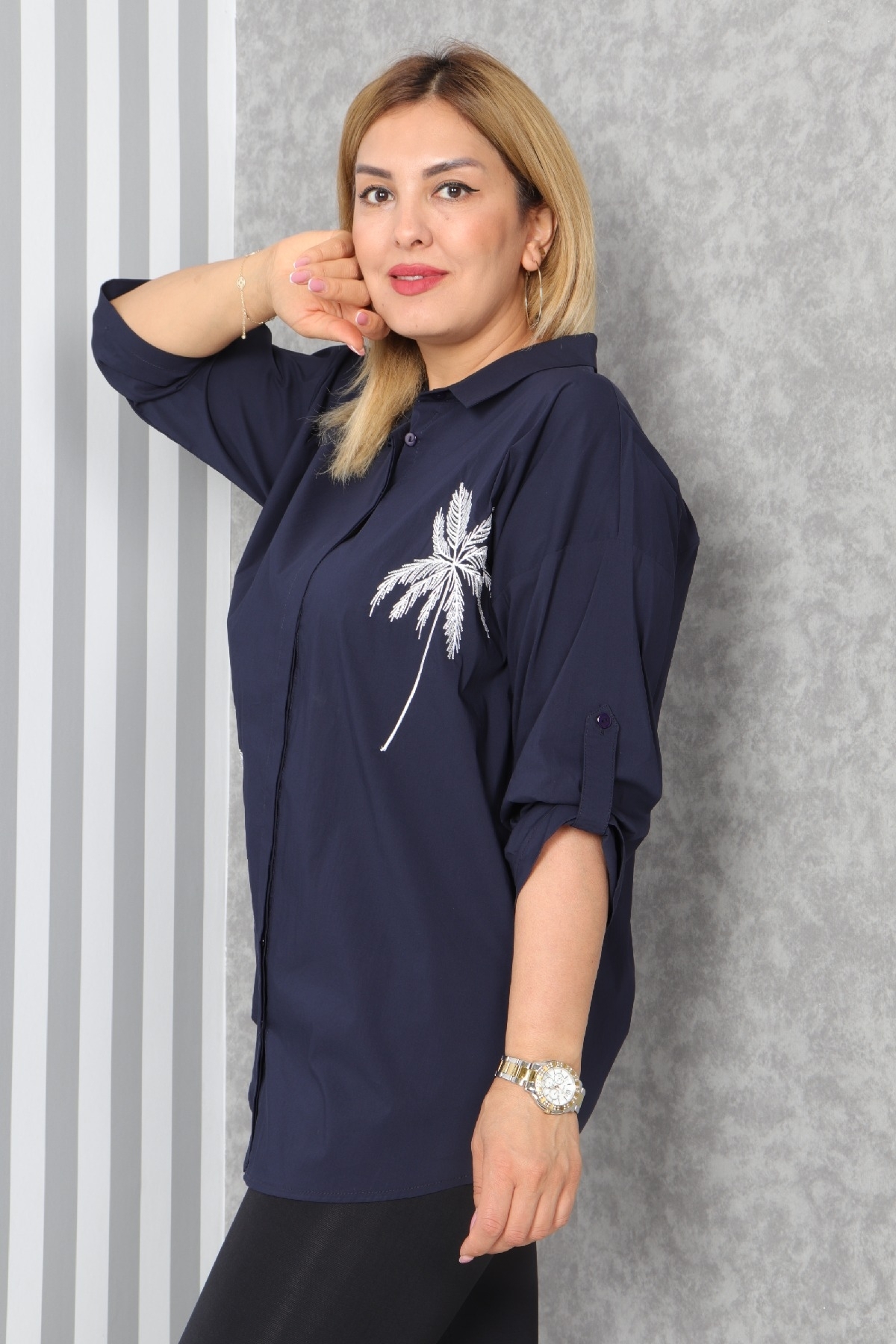 Flower embroidered shirt