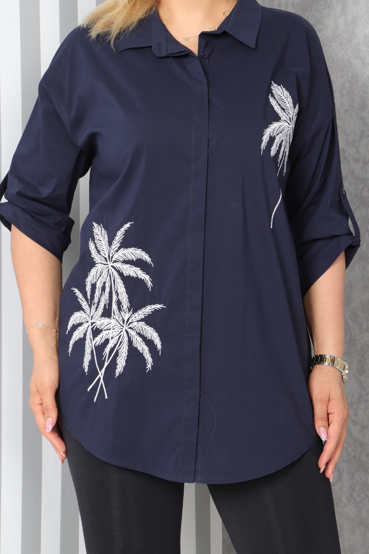 Flower embroidered shirt