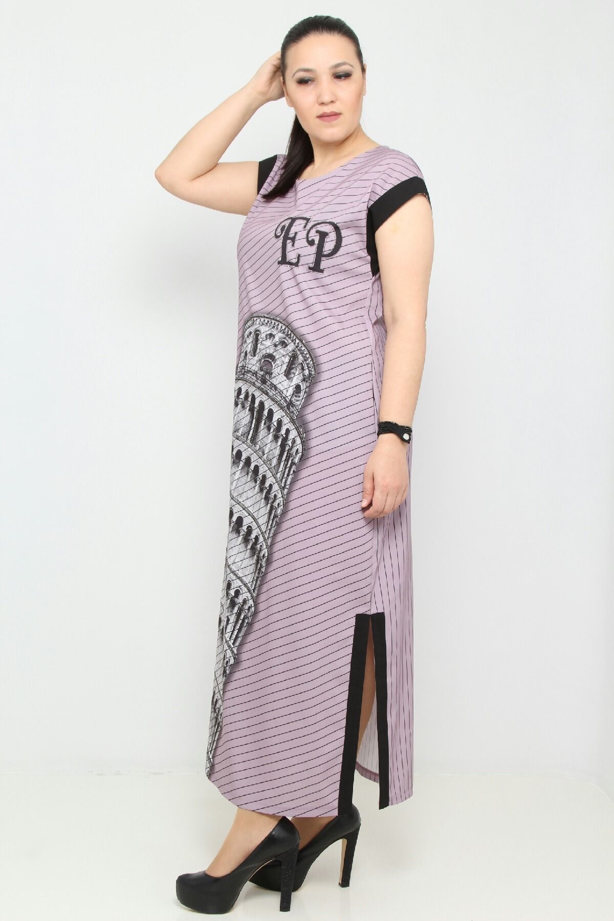 Платье полосатое с принтом на разрезе без рукава