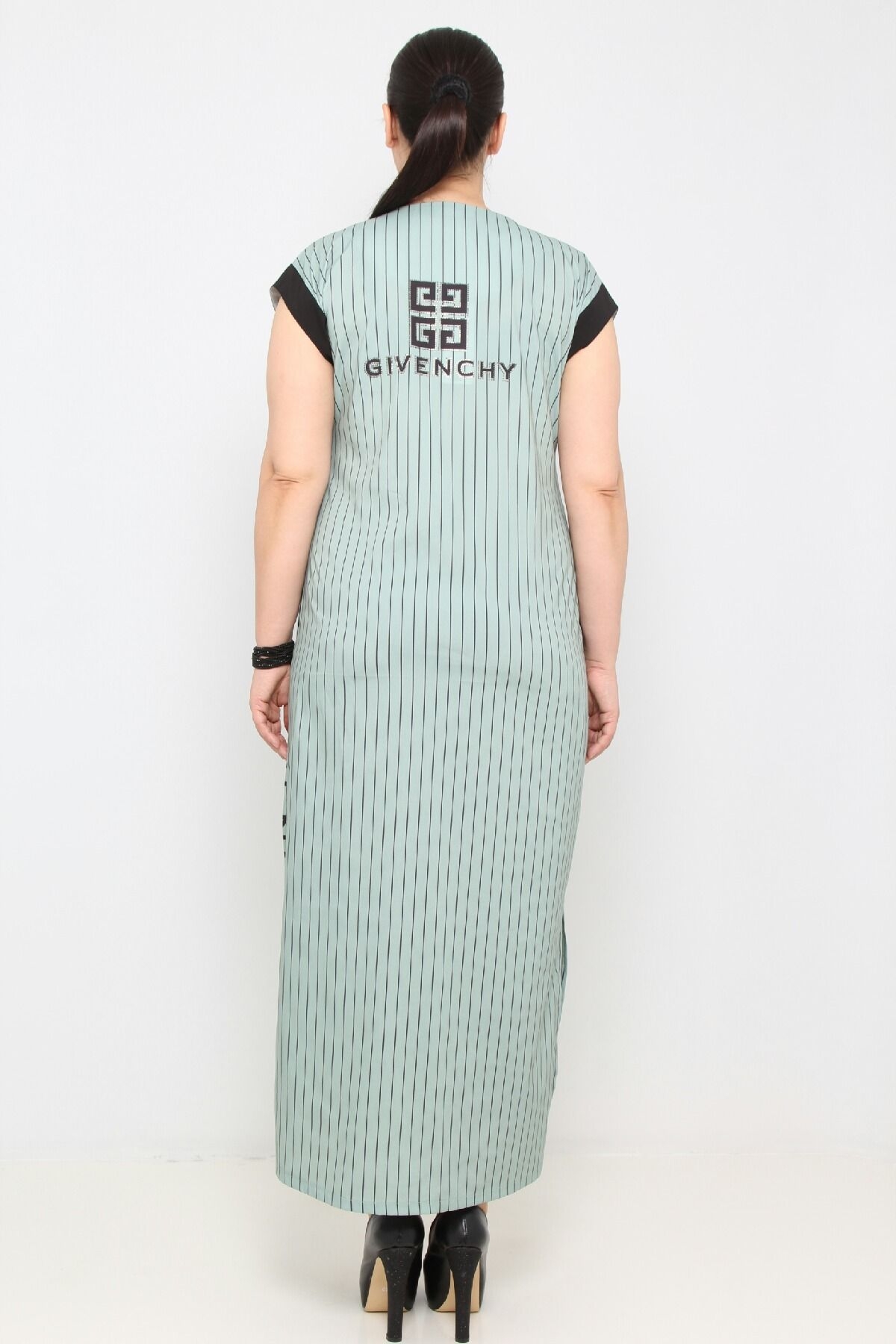 Платье полосатое с принтом на разрезе без рукава