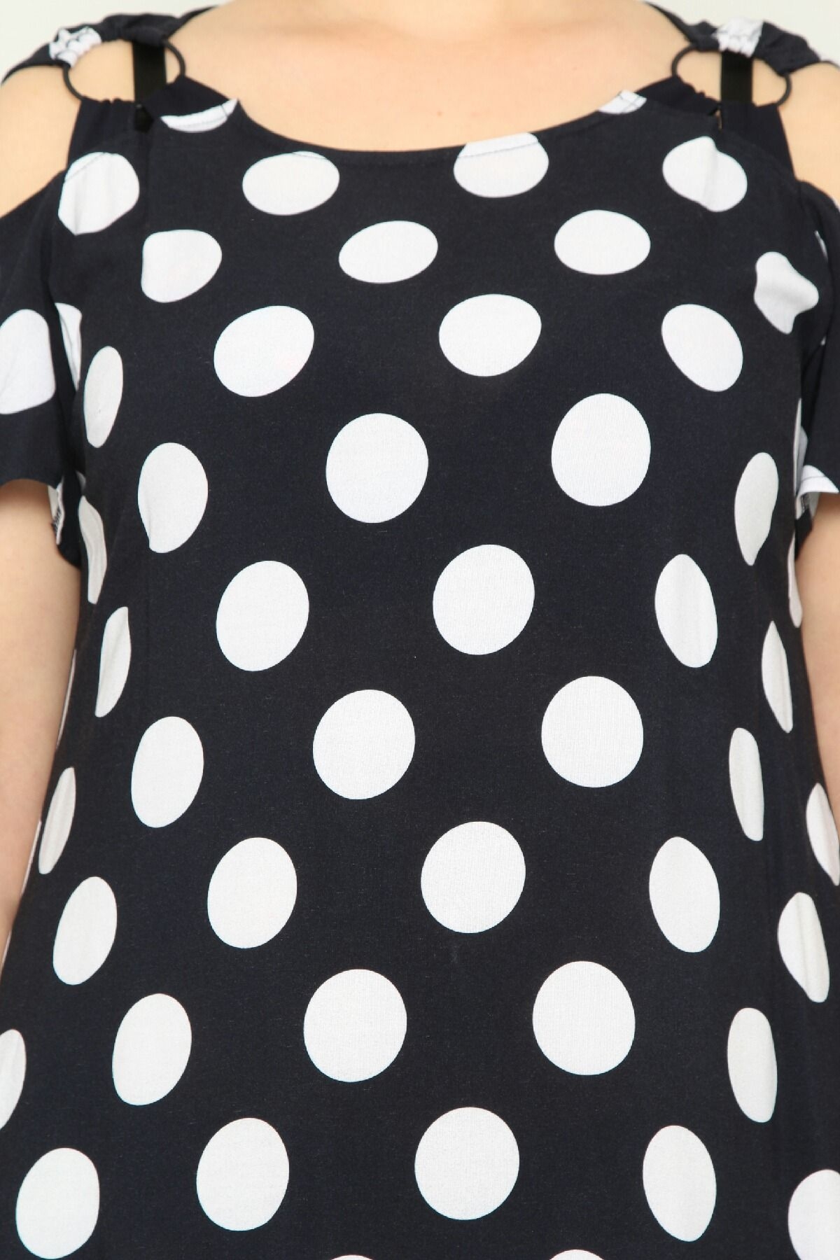 Asymmetrical long polka dot dress with short sleeves and pockets