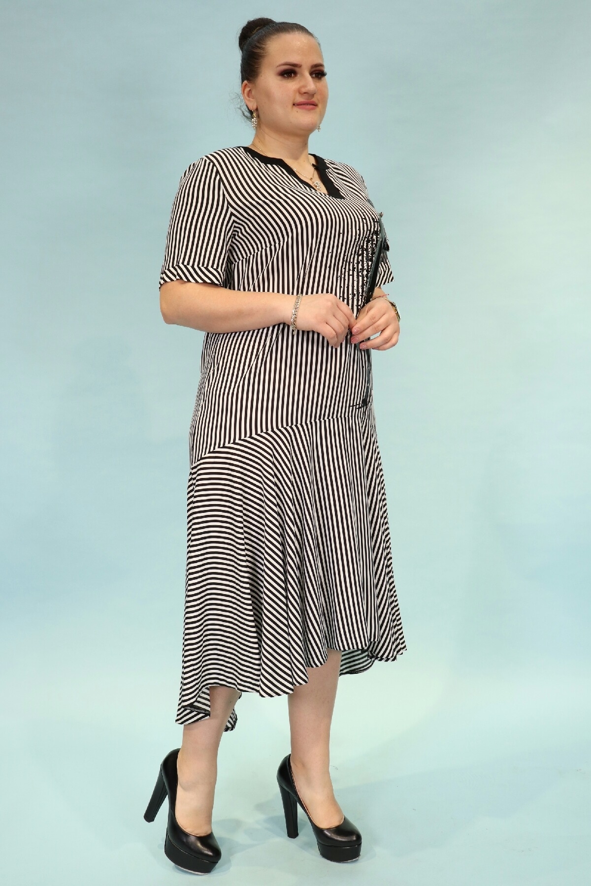 Полосатое ассиметричное бохо платье