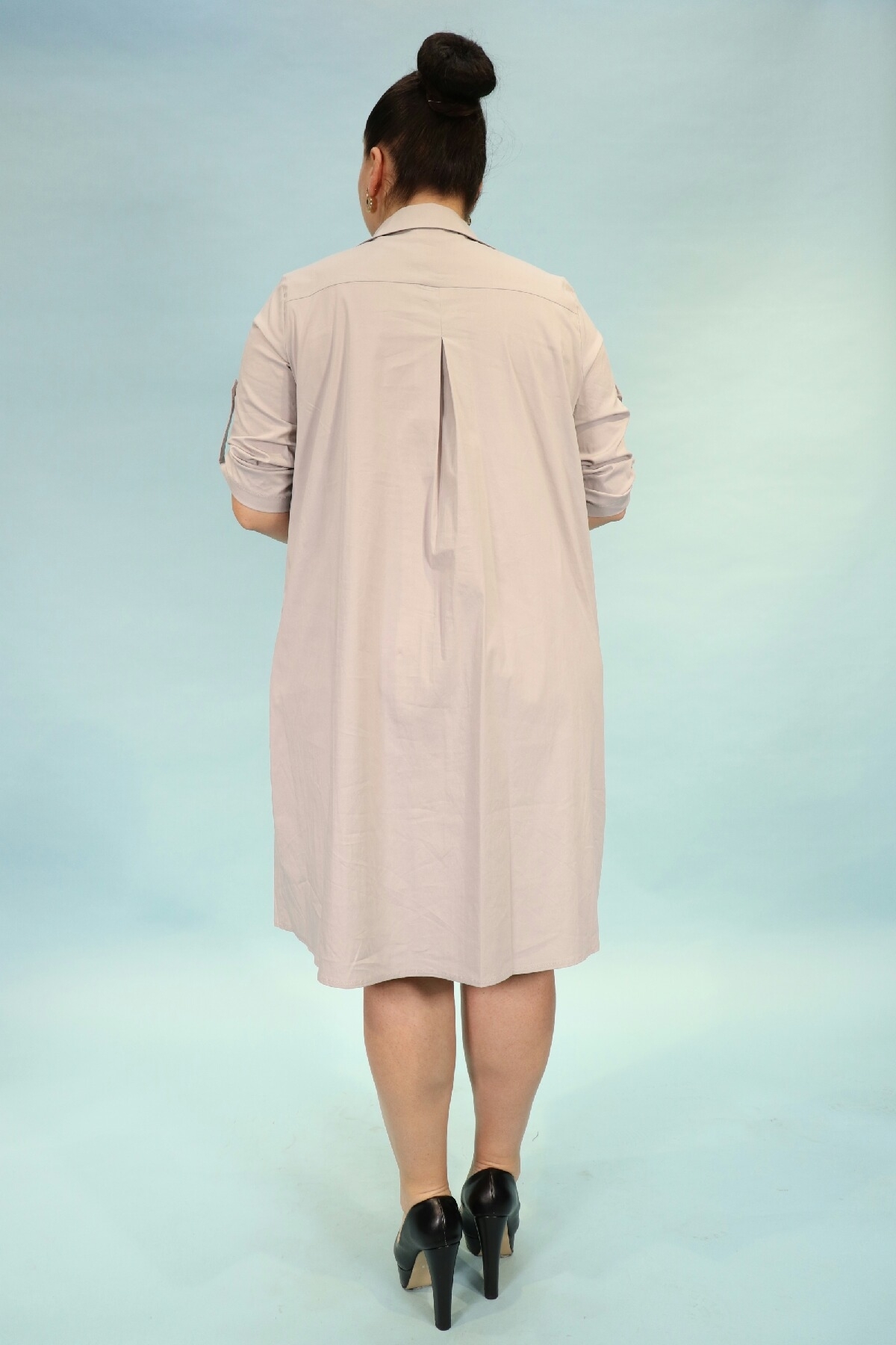 Kloş etekli, önü düğmeli nakışlı elbise
