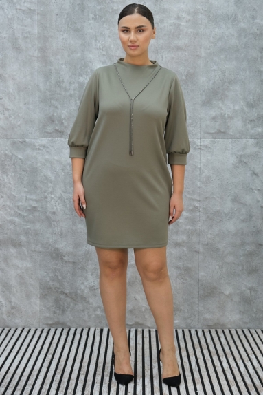  This plus-size women’s dress in khaki color is elegant and stylish. The dress is made from a soft and stretchy fabric blend that allows for easy movement. The fabric content is 75% Polyester, 20% Cotton, and 5% Lycra. Available in sizes 42, 44, 46, and 48. The three-quarter sleeve length and crew neck detail make it suitable for everyday wear. It is an ideal choice for both day and night use.