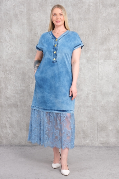  Это женское платье большого размера из денима идеально подходит как для повседневной, так и для шикарной носки. Платье синего цвета и имеет три золотые пуговицы спереди. V-образный вырез придает платью элегантность. У него короткие рукава и свободный крой, что делает его подходящим для любого типа фигуры. Платье доступно в размерах 42, 44, 46 и 48. Состав ткани: 95% хлопок и 5% лайкра, что делает платье как удобным, так и эластичным. Кружевные детали в нижней части платья добавляют вашему стилю нотку романтики и элегантности.