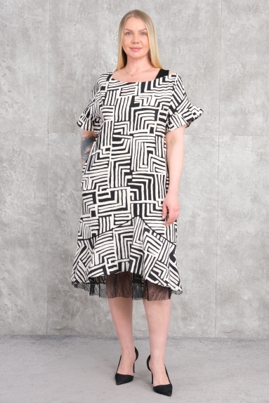  Это элегантное платье больших размеров для женщин, выполненное в черном цвете, выделяется современным узором и утонченным дизайном. Ткань, состоящая из 80% хлопка и 20% полиэстера, обеспечивает комфорт и воздухопроницаемость. Платье, представленное на модели, идеально подходит для лета, как для повседневной, так и для особой носки. Размеры платья: 42, 44, 46 и 48. Прямой крой и расслабленный стиль гарантируют элегантность и комфорт. Черно-белый узор позволяет сочетать его с различными аксессуарами.